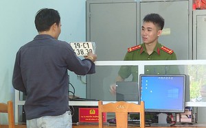 Phú Thọ: Người dân làm thủ tục đăng ký xe tại Công an xã chỉ với 5 - 10 phút
