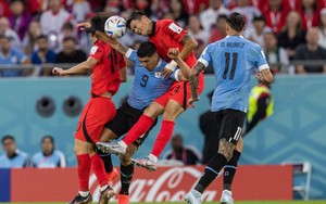 Chùm ảnh: Cột dọc 2 lần giúp Hàn Quốc thoát thua Uruguay