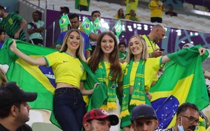 Chùm ảnh: CĐV Brazil khoe sắc trên khán đài World Cup 2022 