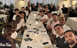 Ronaldo mời ĐT Bồ Đào Nha ăn tối, những ai đã "phớt lờ"?