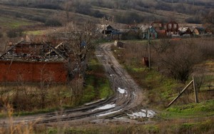 Mùa đông gieo thêm đau khổ cho ngôi làng Ukraine bị chiến tranh tàn phá