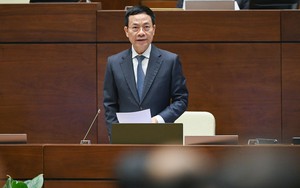 "Bùng nổ" tin xấu độc, đá gà và đánh bài qua mạng: Đại biểu "truy vấn" trách nhiệm Bộ trưởng Nguyễn Mạnh Hùng