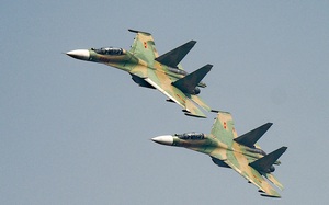 Ấn tượng hình ảnh &quot;Hổ mang chúa&quot; Su-30MK2 bay luợn trên bầu trời Hà Nội