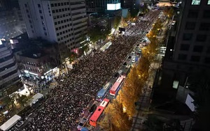 Giận dữ gia tăng ở Hàn Quốc sau thảm kịch giẫm đạp Itaewon, 'biển' người xuống đường tưởng niệm nạn nhân