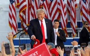 Chuyên gia tuyên bố việc ông Donald Trump tranh cử vào năm 2024 sẽ 'chắc chắn giúp ích' cho đảng Dân chủ