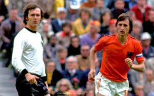 “Hoàng đế” Beckenbauer đã làm gì để hạ gục “Thánh” Cruyff tại World Cup 1974?