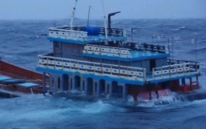 9 ngư dân bám trụ 4 ngày trên gò nổi giữa biển Trường Sa