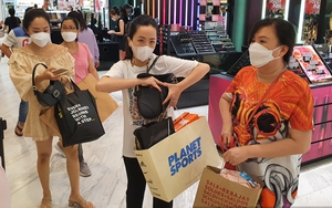 Người dân TP.HCM được mua sắm siêu khuyến mãi tới Tết