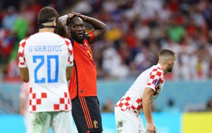 Lukaku "hóa" trung vệ Croatia, Bỉ bị loại cay đắng