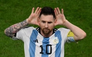 VIDEO: Messi xô xát với HLV Van Gaal, chửi Weghorts là... thằng ngu