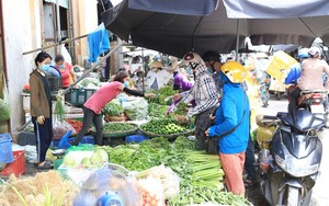 Mất việc, giảm giờ làm: Công nhân làm đủ nghề, vật lộn trong khủng hoảng