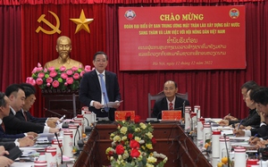 Chủ tịch Hội NDVN Lương Quốc Đoàn trao đổi kinh nghiệm công tác Hội với T.Ư Mặt trận Lào xây dựng đất nước