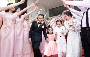 Biểu cảm đáng yêu của hai nhóc tì nhà Phan Hiển và Khánh Thi trong lễ thành hôn của bố mẹ