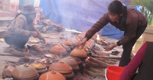 Đặc sản cá kho làng Vũ Đại có gì ngon mà giá đến 1,5 triệu/nồi, năm nào cũng "sốt sình sịch"?