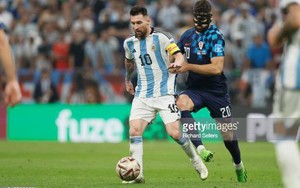 "Messi lững thững đi bộ nhưng đọc được suy nghĩ của đối phương"