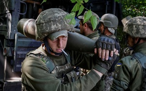 Chiến sự Ukraine: Quan chức Mỹ nói Nga cạn đạn dược tối tân, có thể phải sử dụng đạn 40 năm tuổi