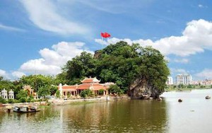 Một ngọn núi nhỏ ở Ninh Bình mà nổi tiếng cả nước, vách đá khắc nhiều bài thơ cổ nhất Việt Nam