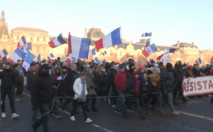 Biểu tình chống NATO trên đường phố Paris
