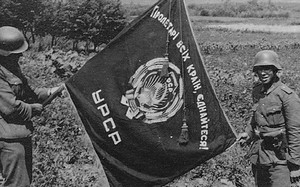 Tại sao những người lính Hồng quân Liên Xô sợ mất lá cờ chiến đấu?