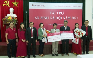 Quảng Nam: Agribank Tiên Phước hỗ trợ khắc phục hậu quả thiên tai, ủng hộ Quỹ giải thưởng Huỳnh Thúc Kháng