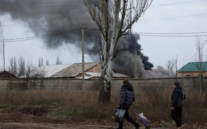 Mưa tên lửa Nga dội xuống thị trấn Ukraine, Belarus tuyên bố sẵn sàng thực hiện nhiệm vụ
