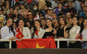 Dàn "hot girl" nóng cùng World Cup đại náo sân Mỹ Đình