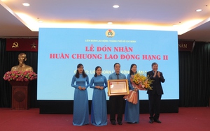 TP.HCM: LĐLĐ quận 1 nhận Huân chương lao động Hạng Nhì