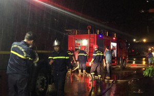 Cháy lớn tại kho phế liệu gây ùn tắc giao thông tại Đà Nẵng