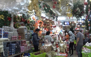 &quot;Chợ Noel Sài Gòn&quot; náo nhiệt trước mùa Giáng sinh