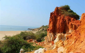 Bình Thuận có 9 bãi biển nổi tiếng, nhưng vùng biển nào người ta cho là kì bí, đẹp mê mẩn nhất?