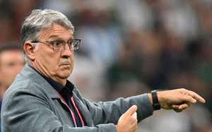 Mexico bị loại "ê chề" từ vòng bảng, HLV Tata Martino vẫn nhận thù lao "khủng"