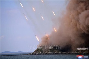 Triều Tiên ồ ạt bắn khoảng 130 quả đạn pháo ra các 'vùng đệm' trên biển