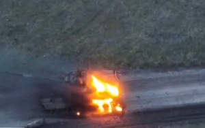 Video đặc công Ukraine tiêu diệt xe tăng T-80BV của Nga đang bỏ chạy