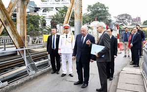 Chủ tịch Thượng viện Pháp thăm cầu Long Biên, khai trương cơ sở mới của Viện Pháp tại Hà Nội