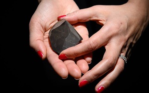 Bí ẩn viên kim cương không gian hàng tỷ năm tuổi giá 4,3 triệu USD