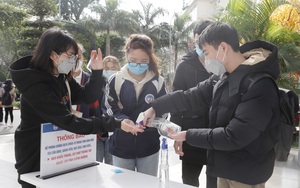 "Sinh viên đi học không may thành F0 thì ai chịu trách nhiệm?"