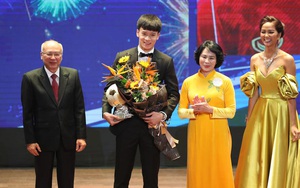 Nguyễn Hoàng Đức chia sẻ cảm xúc bất ngờ khi nhận Quả bóng vàng Việt Nam 2021