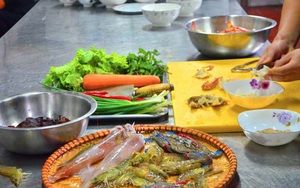Ẩm thực Quảng Ninh: Nghe tên thì bình dân nhưng nhân bánh toàn hải sản, ăn bổ dưỡng khó cưỡng