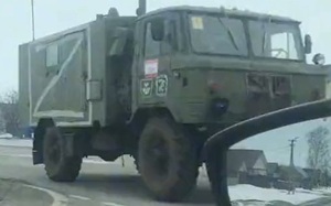 Bí ẩn ký hiệu lạ được sơn trên xe tăng Nga đóng ở biên giới Ukraine
