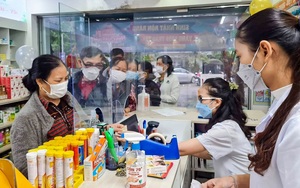 Các hiệu thuốc tại Hà Nội hoạt động hết công suất vì số F0 tăng cao