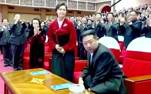 2 phụ nữ quan trọng nhất cuộc đời Kim Jong-un bất ngờ tái xuất cùng nhau