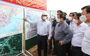 Thủ tướng Phạm Minh Chính kiểm tra dự án cao tốc Mỹ Thuận - Cần Thơ và dự án cầu Mỹ Thuận 2