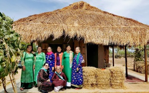 Thôn nữ người Chăm ở Ninh Thuận làm "nông trại vui vẻ", khách ngồi trong nhà đắp đất sét vẫn thấy mê