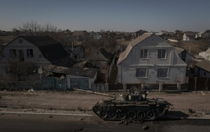Chiến sự Nga - Ukraine ngày 11/3: Đoàn xe quân sự Nga tản ra bao vây Kiev, pháo sẵn sàng khai hoả