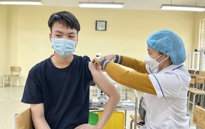 Biến chủng Omicron lây lan nhanh, Bộ Y tế yêu cầu tăng tốc tiêm mũi 3 vaccine Covid-19