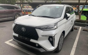 Ảnh thực tế Toyota Veloz Cross 2022 mới về đại lý, nhiều tiện nghi để kế nhiệm Innova, giá gây bất ngờ