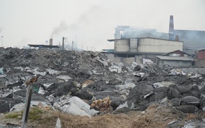 Bắc Ninh: Kinh hoàng bãi rác 300.000 tấn ở xã đúc nhôm Văn Môn, 4 hộ đổ trộm chất thải bị phạt 1 tỷ đồng