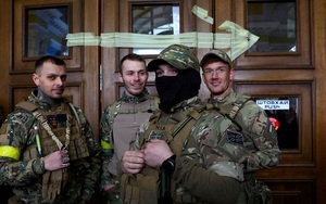 Người nước ngoài chiến đấu cho Ukraine có hợp pháp không?