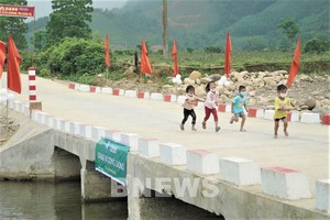 Grab Việt Nam khánh thành cây cầu thứ 6 của dự án “Xây cầu đến lớp”