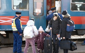 Chiến sự Nga-Ukraine: Có thể đây là lần cuối cô gái ấy gặp cha mẹ mình